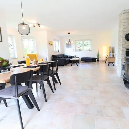 Flechtdorfer Waldblick: Spacious With Stream And Terrace