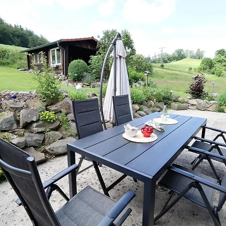 Flechtdorfer Waldblick: Spacious With Stream And Terrace Holiday home *