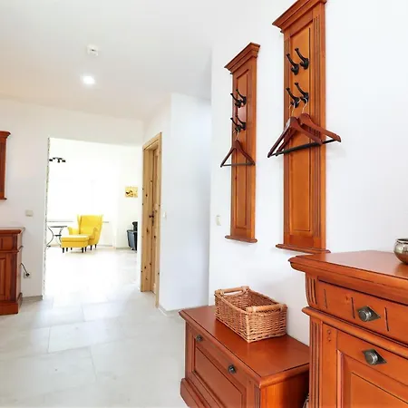 Holiday home Flechtdorfer Waldblick: Spacious With Stream And Terrace