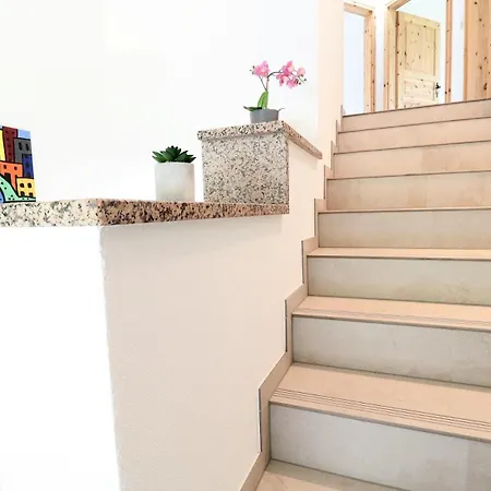 Flechtdorfer Waldblick: Spacious With Stream And Terrace Holiday home *