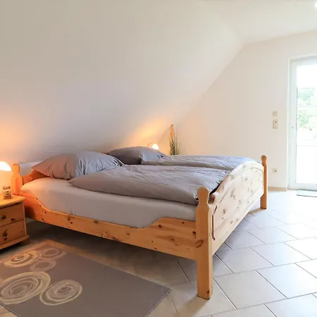 Flechtdorfer Waldblick: Spacious With Stream And Terrace Holiday home Diemelsee