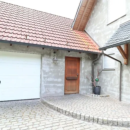 Flechtdorfer Waldblick: Spacious With Stream And Terrace Holiday home