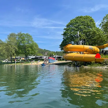 Flechtdorfer Waldblick - 130 Qm Grosses Und Grossem Grundstueck Und Bachlauf Und Terrasse Fuer 6 Gaeste Tatil Evi Diemelsee