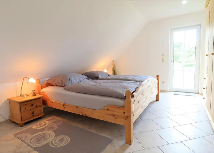 Flechtdorfer Waldblick: Spacious With Stream And Terrace Holiday home Diemelsee